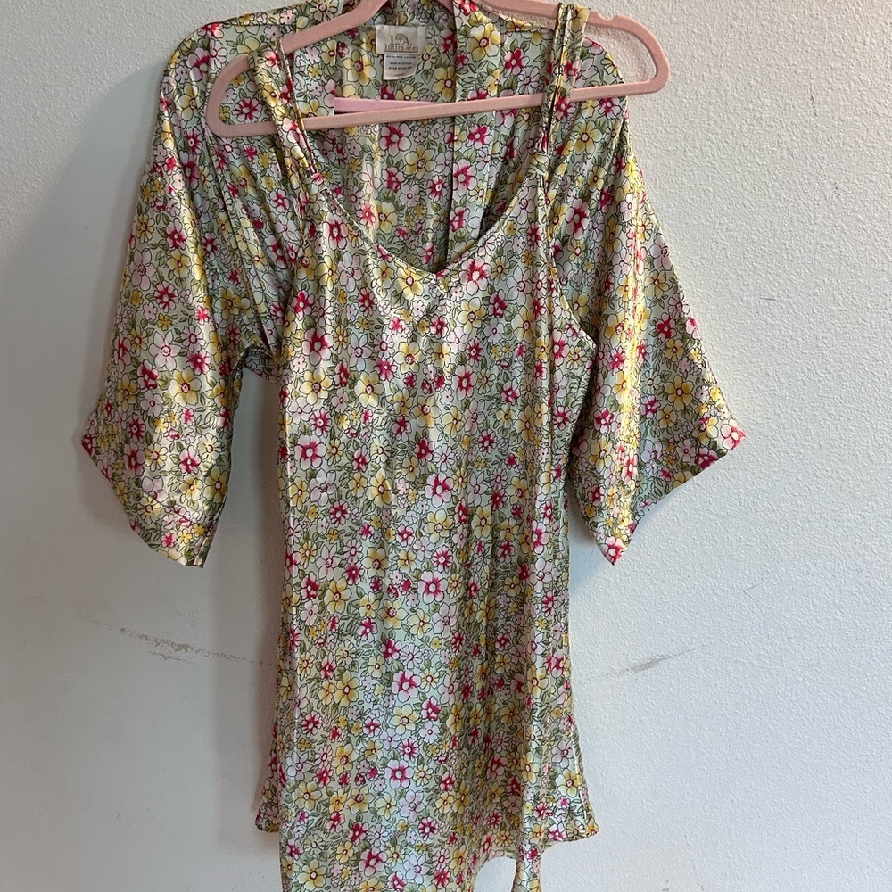 L.A. Intimates Women’s 2 Piece Floral Slip Gown & Matching Robe


Size L